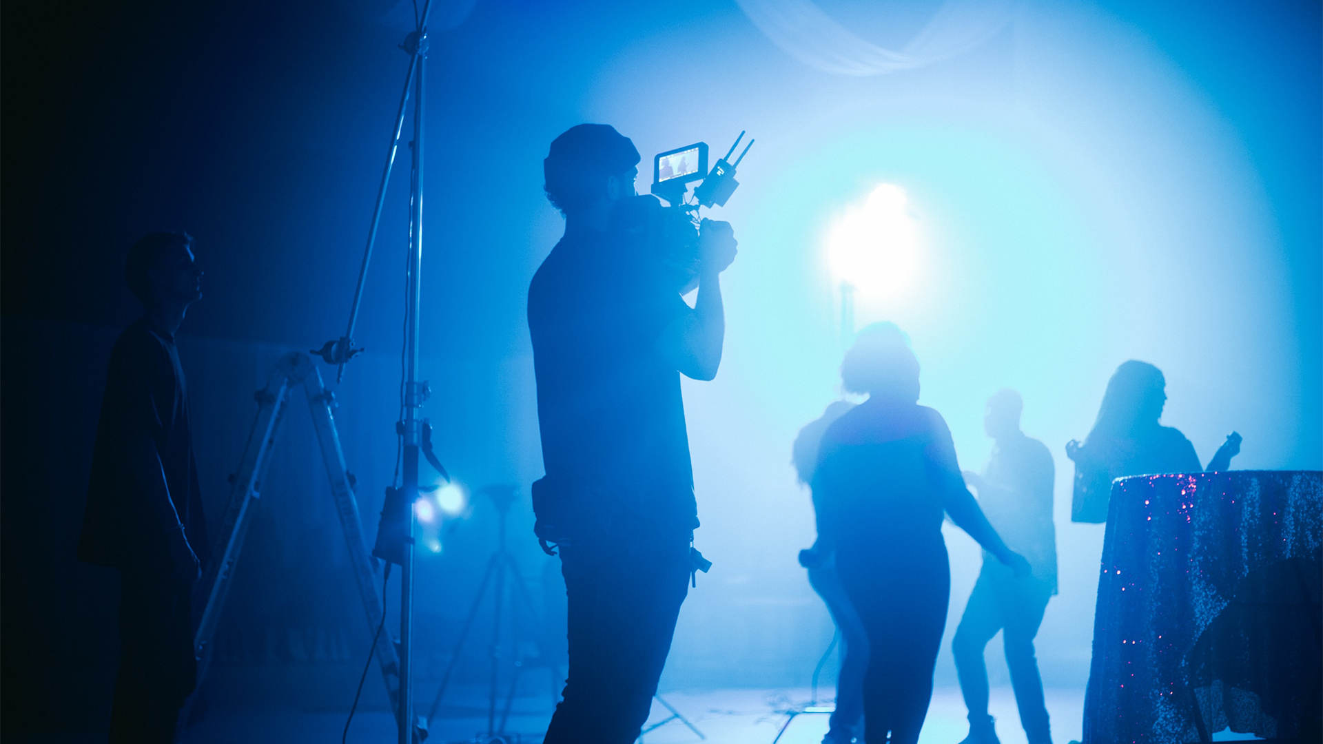 How to Work with Visual Effect Lighting on Set